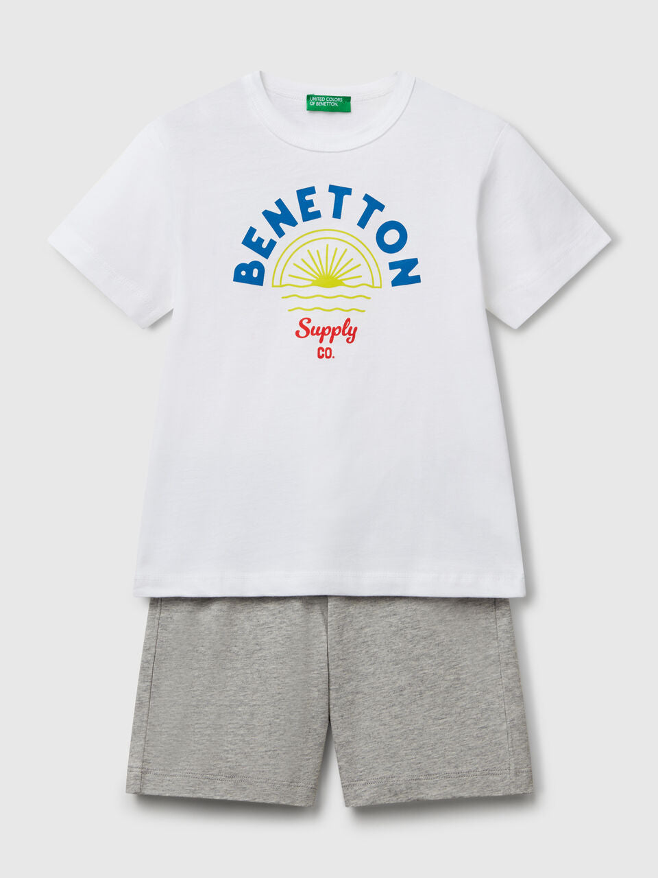 SET SHORTS AND T-SHIRT