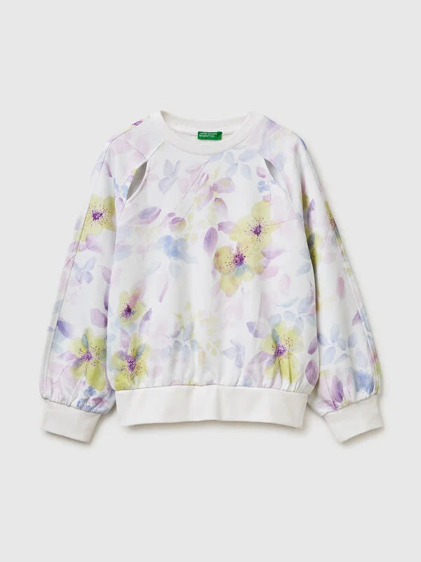 Sweatshirt with cut out detail