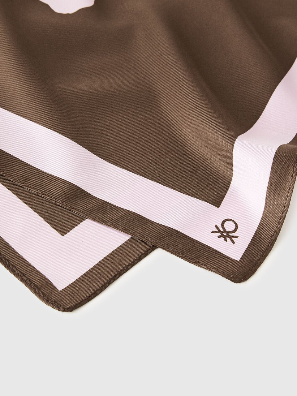 Scarf with floral print