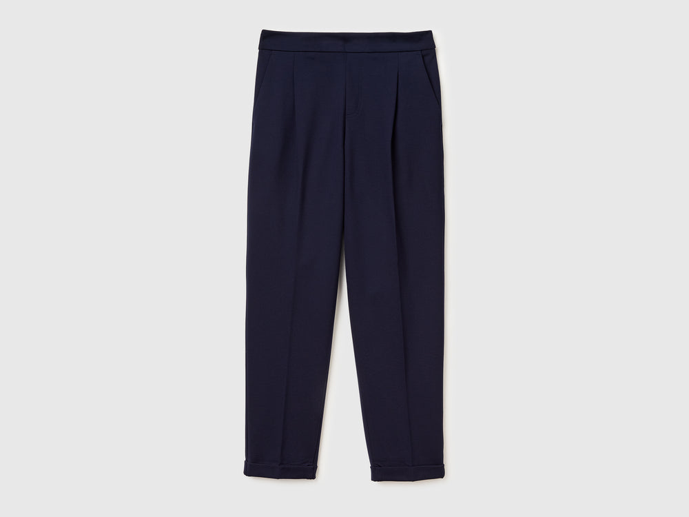 Regular fit trousers with crease