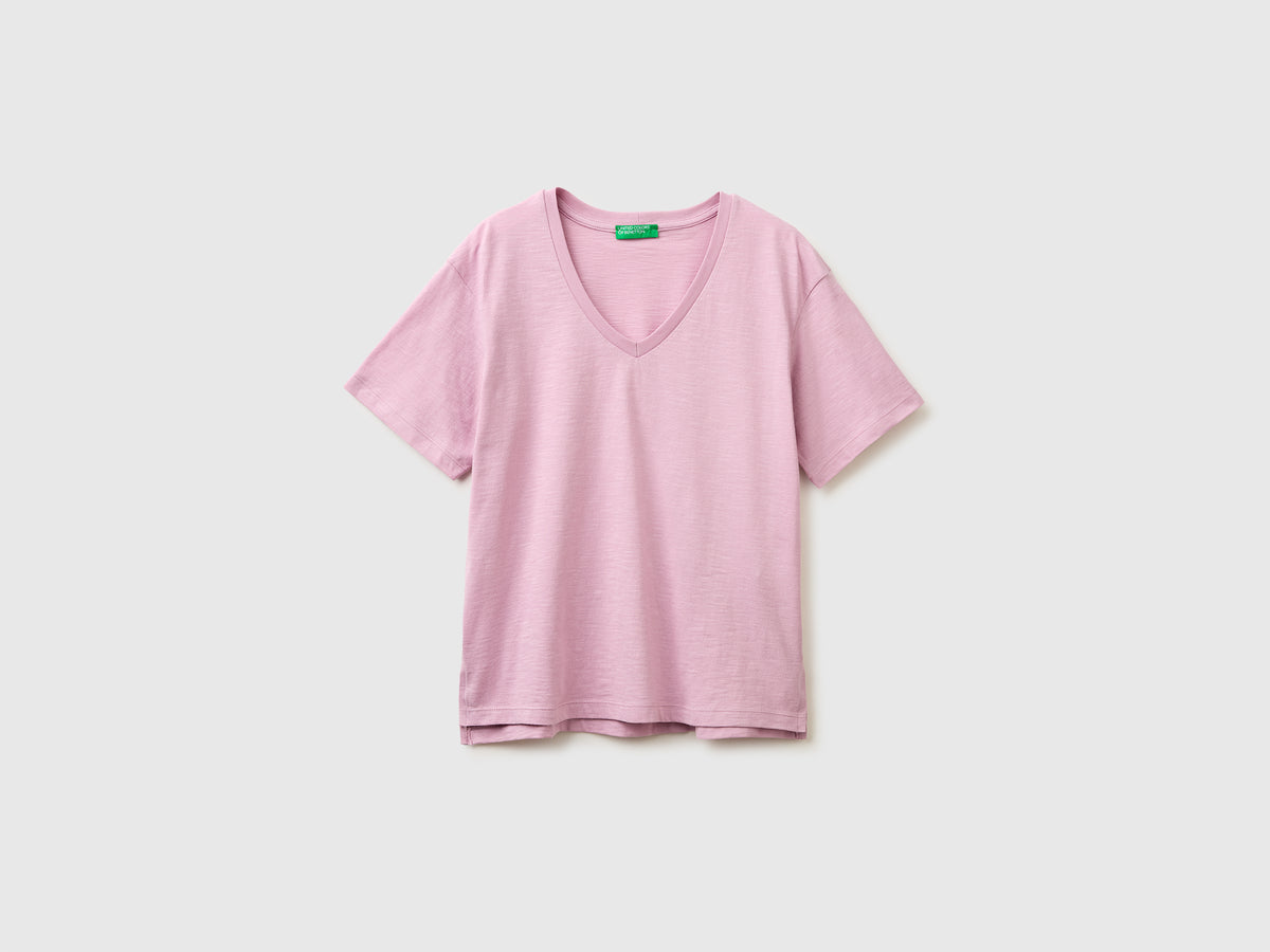 V-neck t-shirt in lightweight cotton