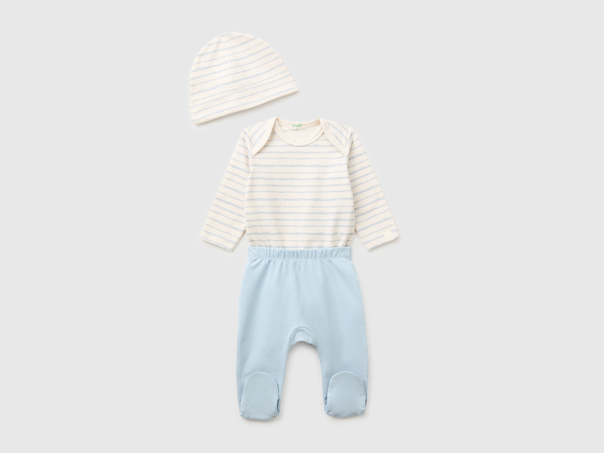 Bodysuit, pants and cap set