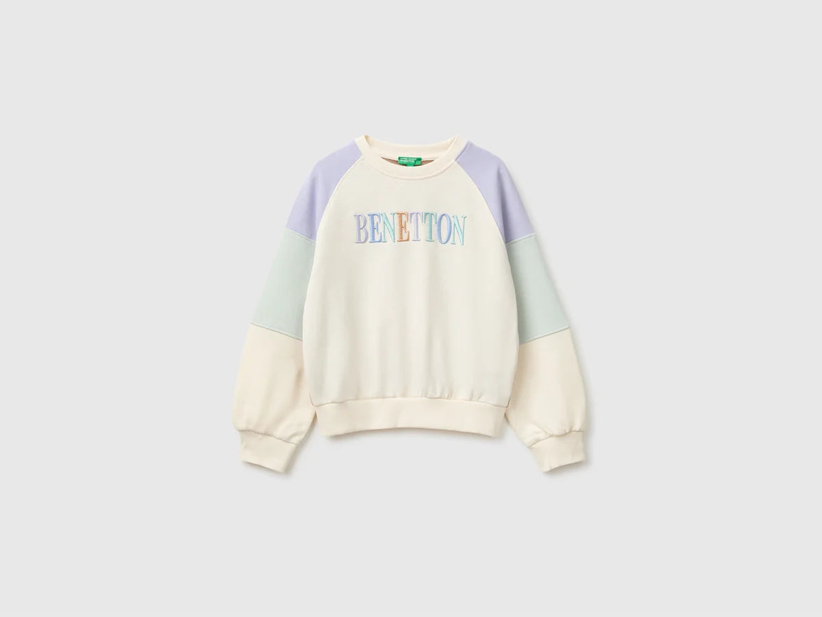 Colour block sweatshirt with embroidery