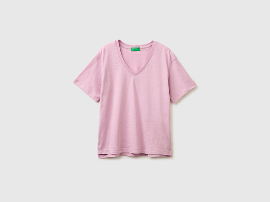 V-neck t-shirt in lightweight cotton
